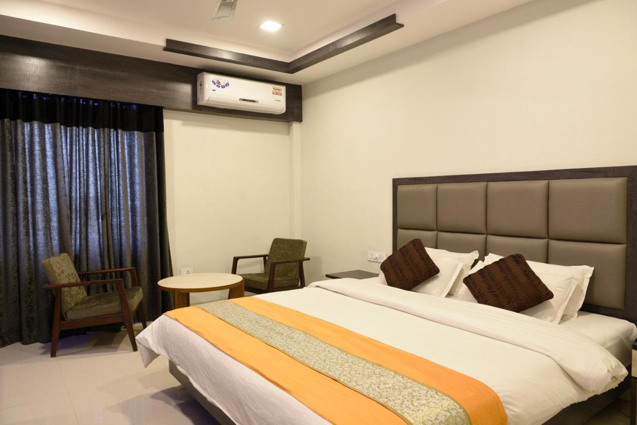 Hotel Rituraj Guwahati Dış mekan fotoğraf