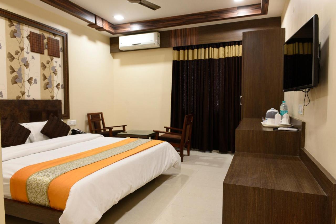 Hotel Rituraj Guwahati Dış mekan fotoğraf