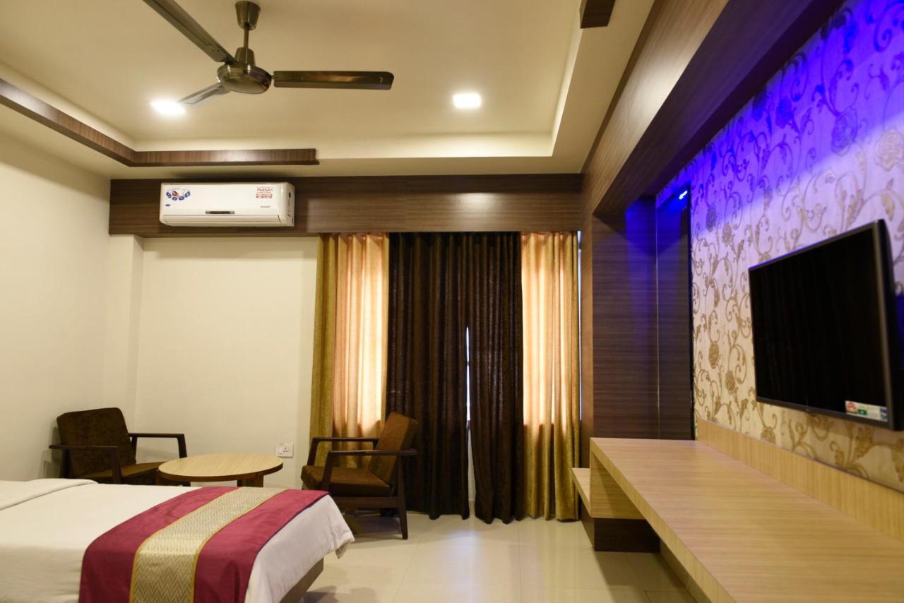 Hotel Rituraj Guwahati Dış mekan fotoğraf
