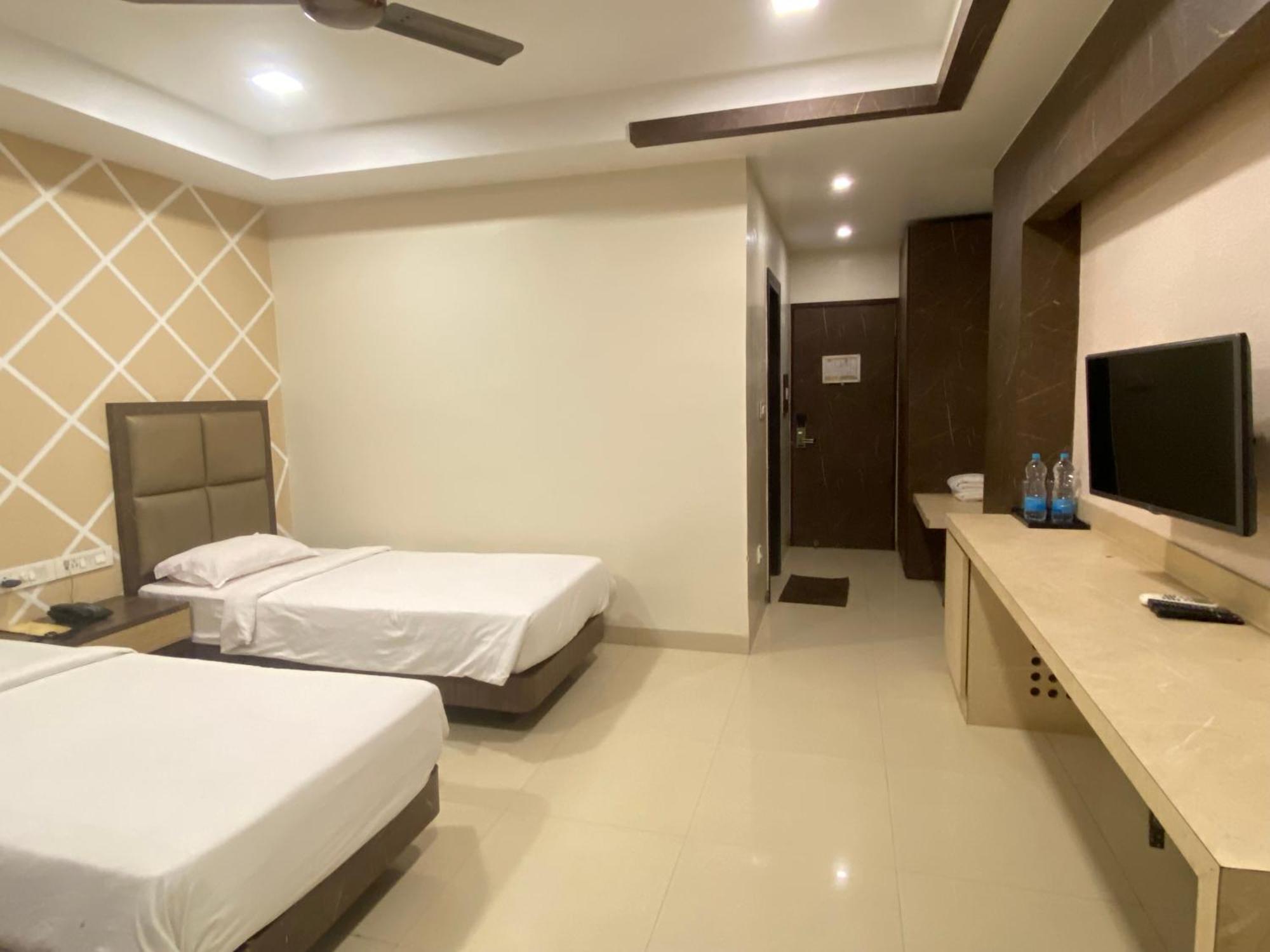 Hotel Rituraj Guwahati Dış mekan fotoğraf
