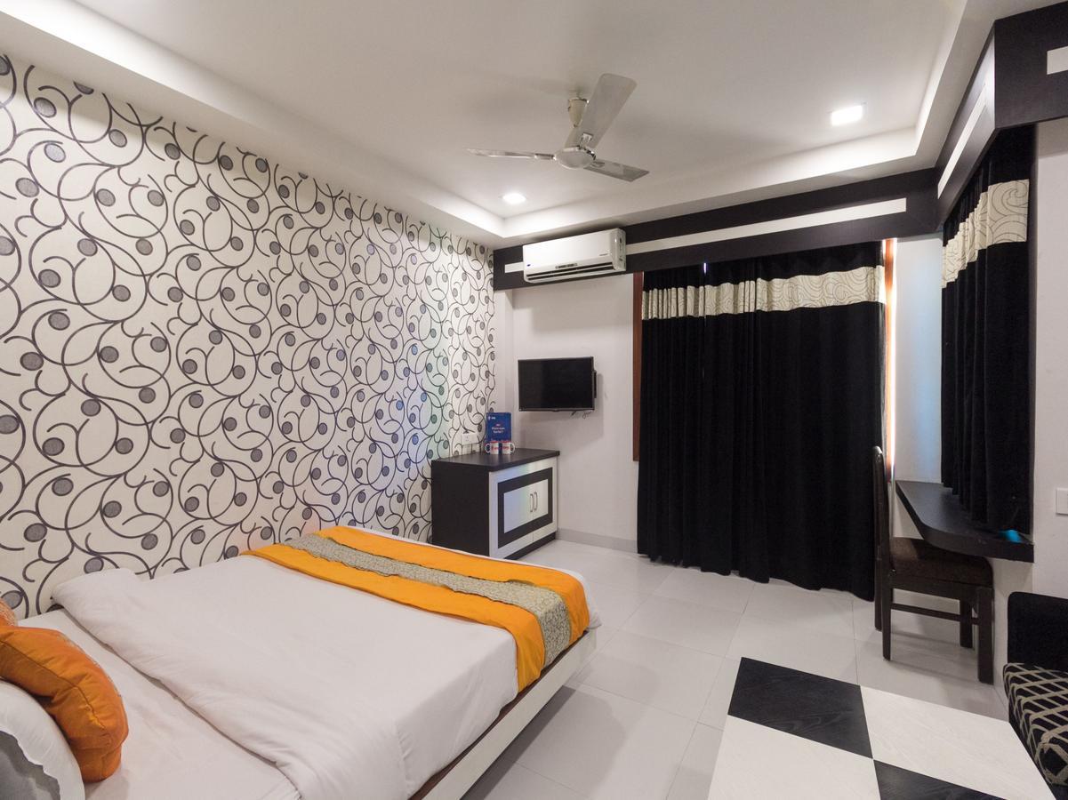 Hotel Rituraj Guwahati Dış mekan fotoğraf