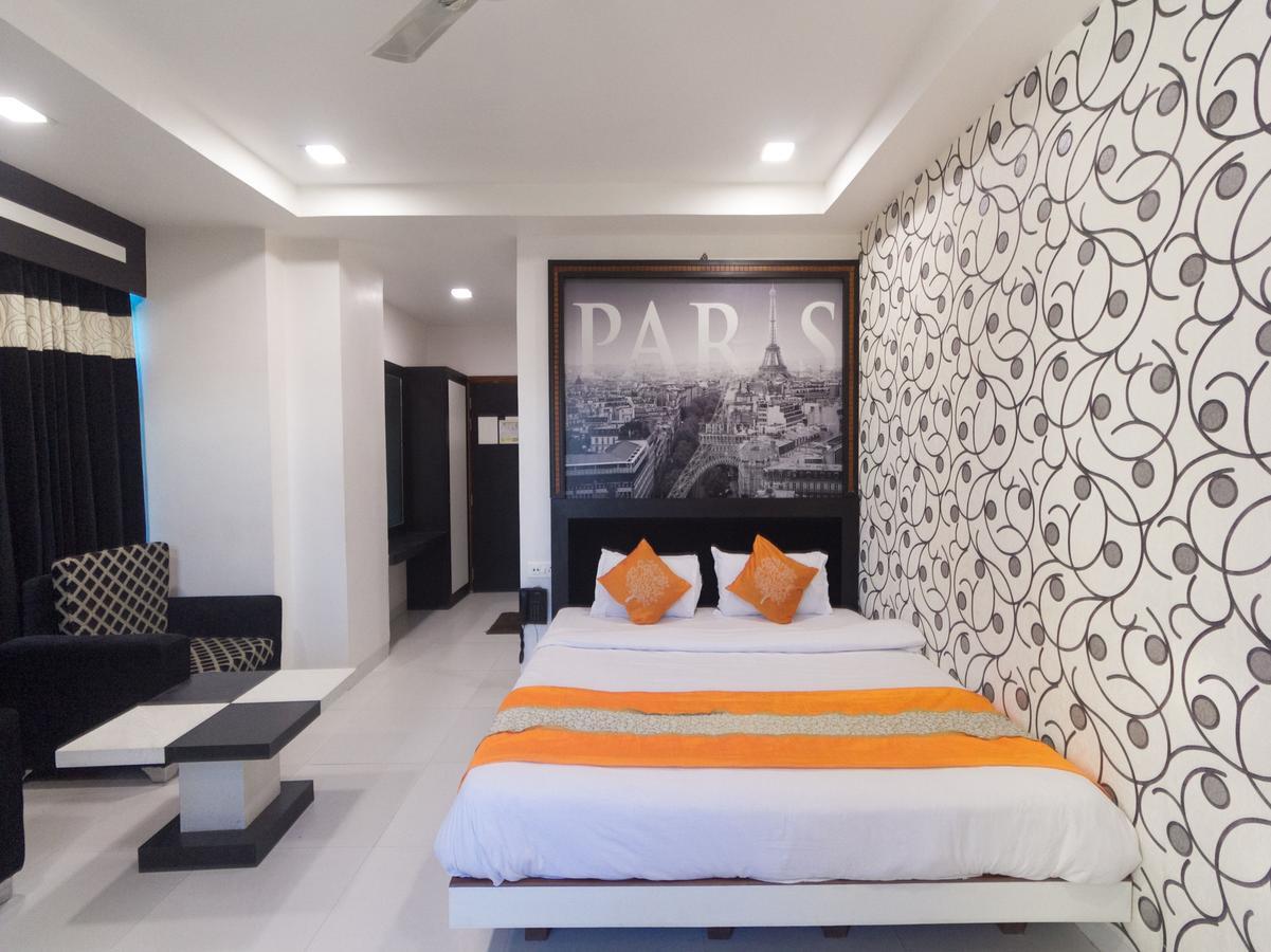 Hotel Rituraj Guwahati Dış mekan fotoğraf